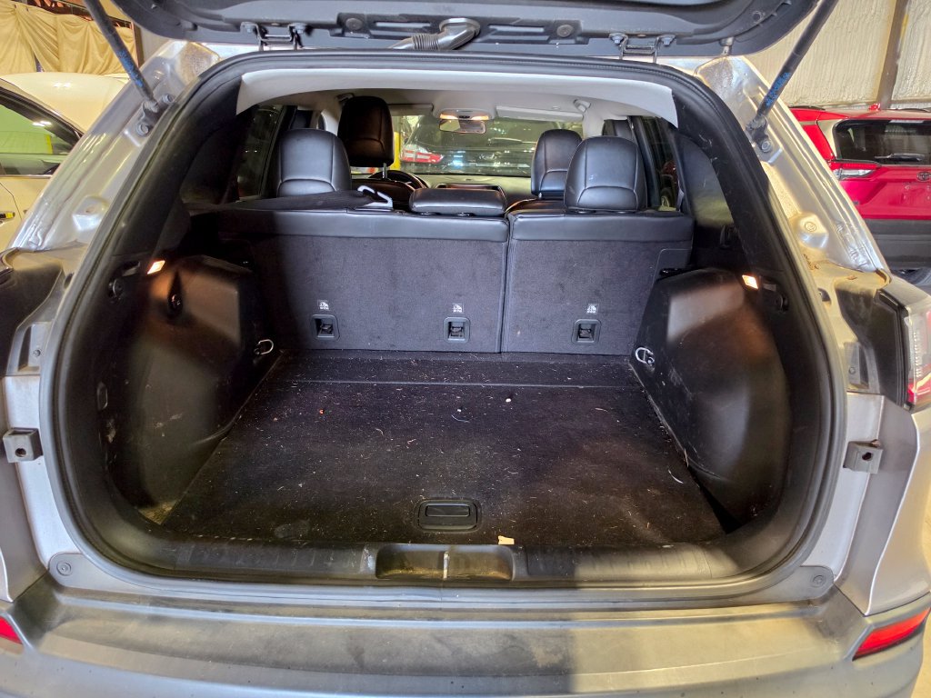 Used 2019 Jeep Cherokee Latitude Plus AWD/4WD image 9