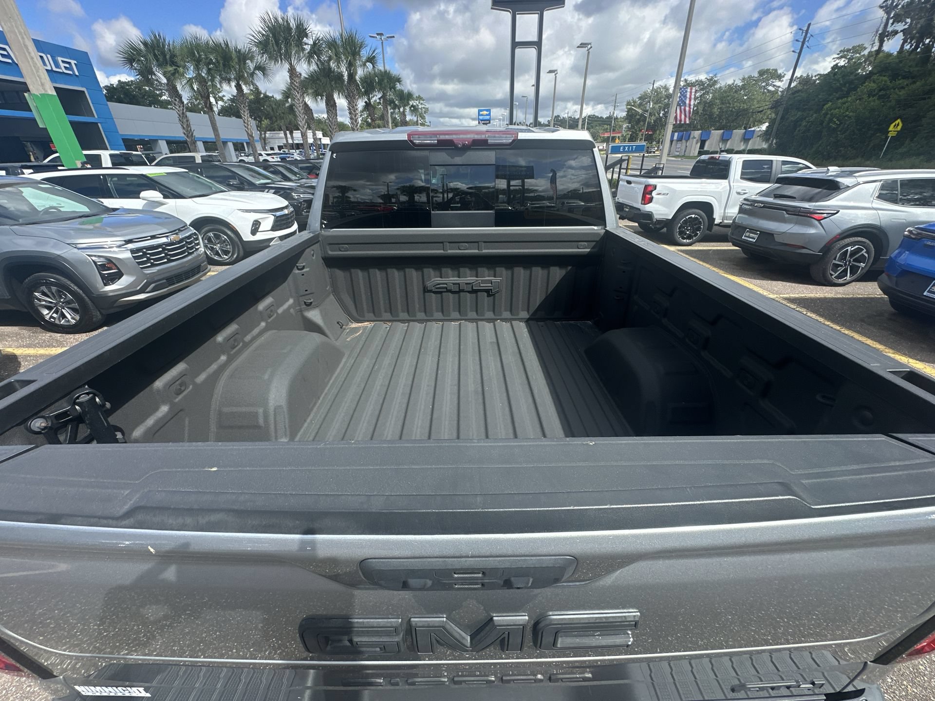Used 2024 GMC Sierra 1500 AT4 w/ Technology Package AWD/4WD image 33