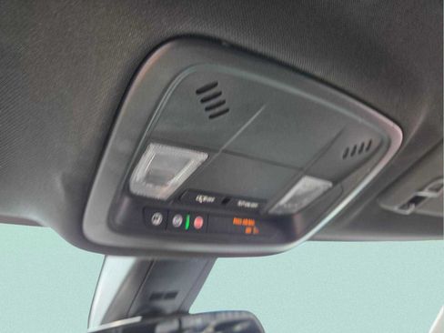 Used 2023 Chevrolet Traverse LT FWD image 32