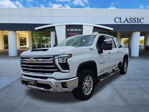 Used 2025 Chevrolet Silverado 2500 LTZ w/ LTZ Premium Package image 3