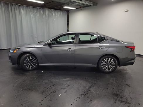 Used 2024 Nissan Altima 2.5 SV image 5