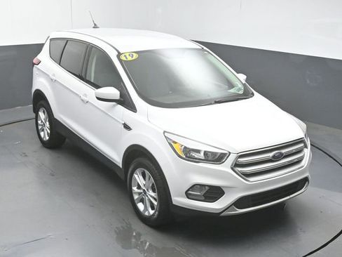 Used 2019 Ford Escape SE image 41