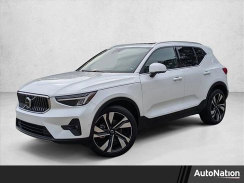 Used 2023 Volvo XC40 B5 Plus w/ Driver Assist Package image 1