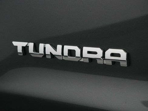 Used 2018 Toyota Tundra Limited w/ Limited Premium Package AWD/4WD image 11