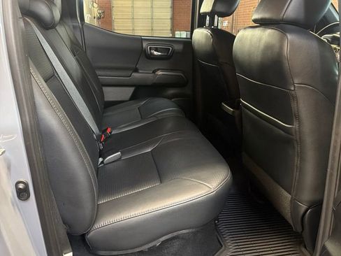 Used 2019 Toyota Tacoma TRD Off-Road w/ TRD Premium Off Road Package AWD/4WD image 22