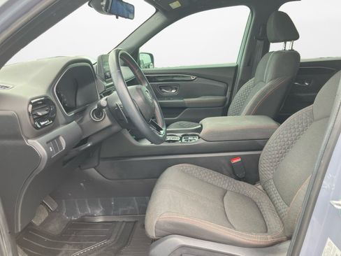 Used 2023 Honda Pilot Sport image 11