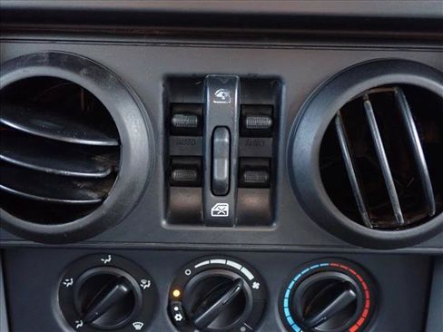Used 2010 Jeep Wrangler Unlimited Rubicon AWD/4WD image 16