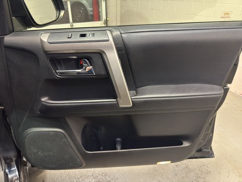 Used 2018 Toyota 4Runner SR5 Premium image 22