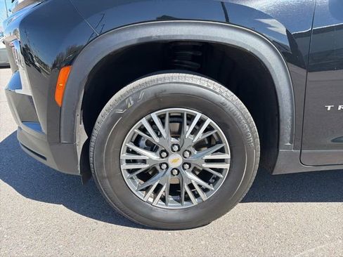 Used 2024 Chevrolet Traverse LT image 4