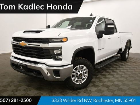 Used 2024 Chevrolet Silverado 2500 LT image 1