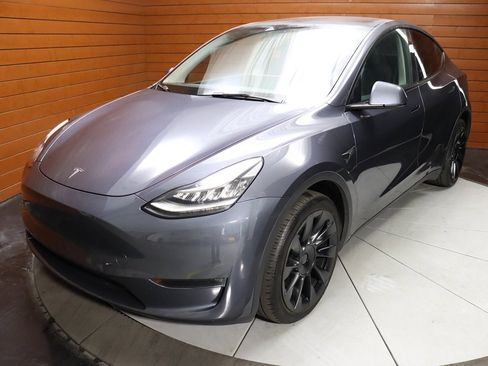 Used 2022 Tesla Model Y Long Range image 5