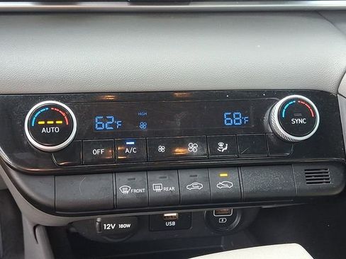 Used 2023 Hyundai Elantra SEL image 15