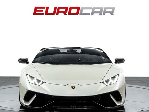 Used 2018 Lamborghini Huracan Performante AWD/4WD image 8