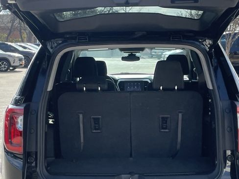 Used 2023 GMC Acadia SLE image 25