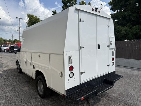 Used 2018 Chevrolet Express 3500 w/ Power Convenience Package RWD image 18