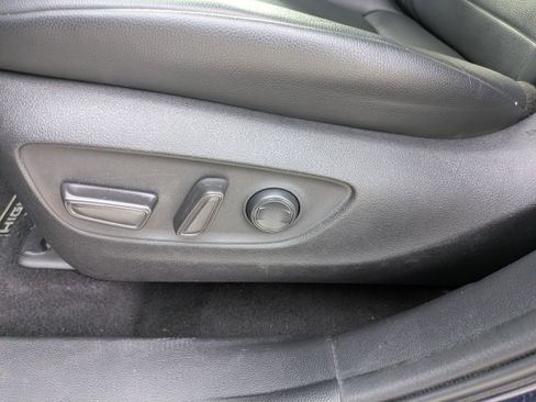 Used 2020 Toyota Highlander XLE image 11