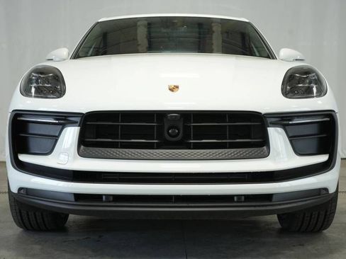 Certified 2025 Porsche Macan AWD/4WD image 11