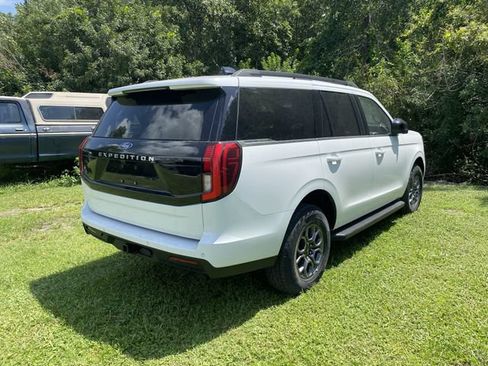 Used 2025 Ford Expedition XL AWD/4WD image 4