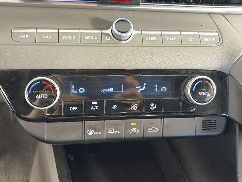 Used 2024 Hyundai Elantra SEL FWD image 20