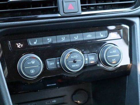 Used 2024 Volkswagen Taos SE image 30