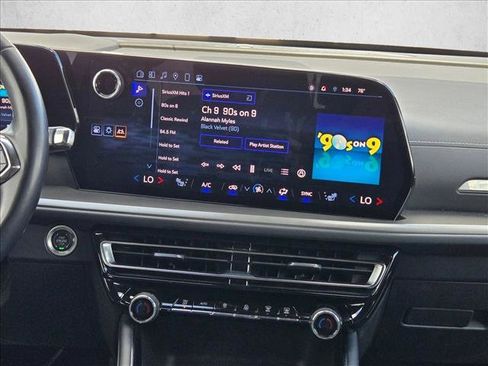 Used 2024 Chevrolet Traverse LT image 13