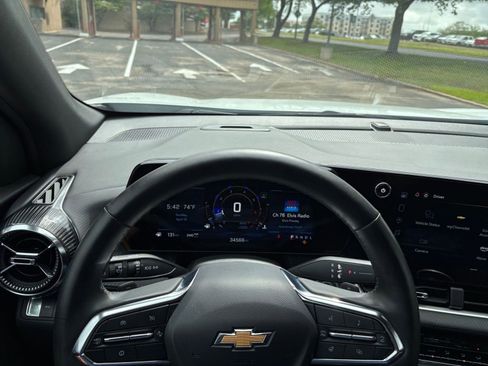 Used 2025 Chevrolet Equinox LT AWD/4WD image 29