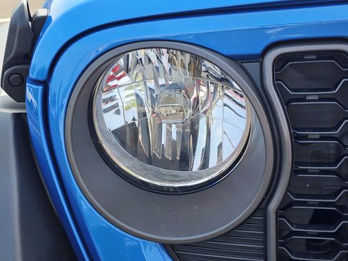 Used 2024 Jeep Wrangler Sport AWD/4WD image 5