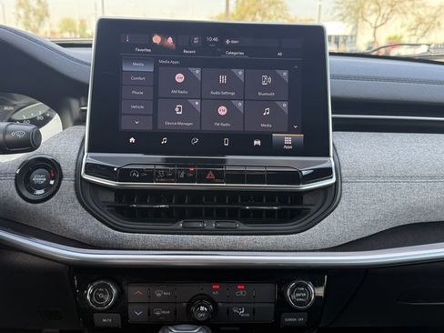 Used 2023 Jeep Compass Latitude image 17