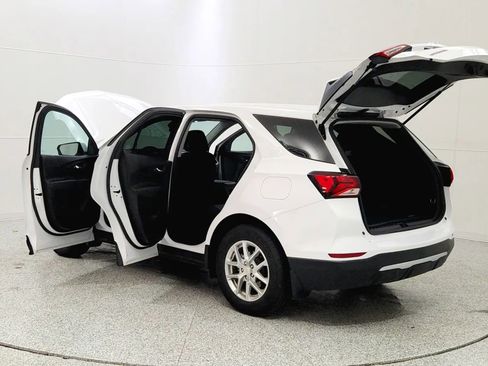 Used 2022 Chevrolet Equinox LT w/ LPO, Floor Liner Package image 11