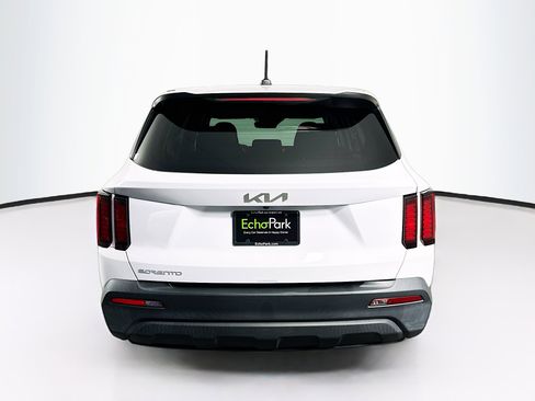 Used 2023 Kia Sorento LX FWD image 7