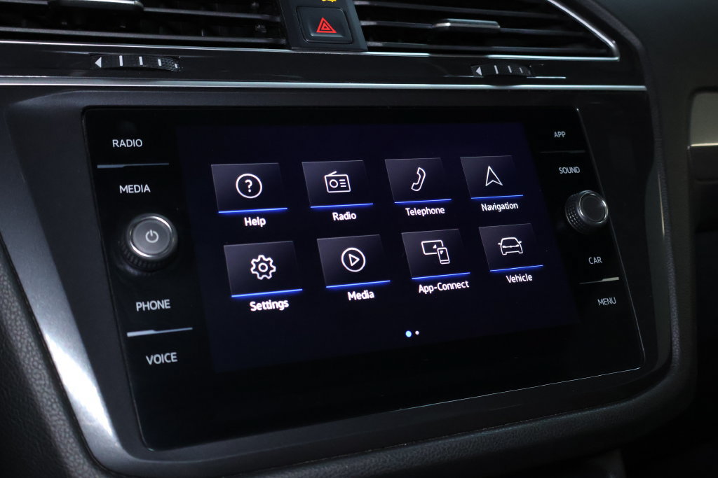 Used 2024 Volkswagen Tiguan SE w/ Panoramic Sunroof Package AWD/4WD image 29