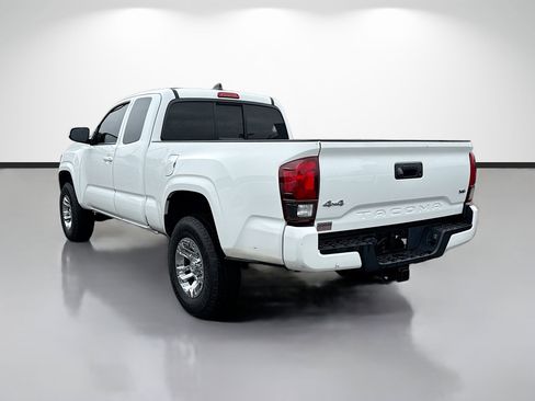 Used 2022 Toyota Tacoma SR AWD/4WD image 5