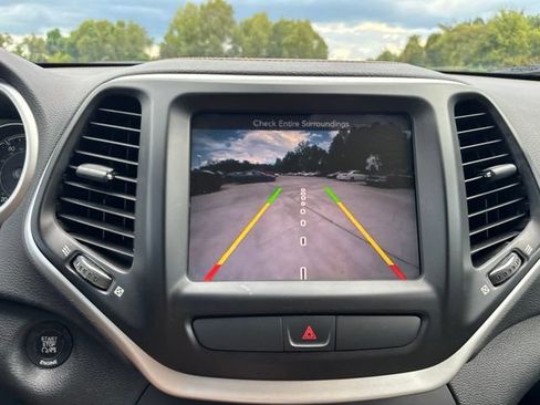 Used 2016 Jeep Cherokee Limited FWD image 22