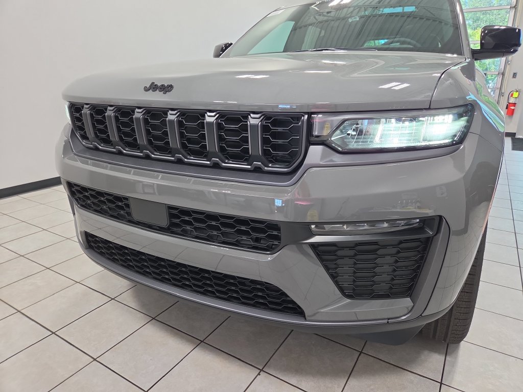 New 2027 Jeep Grand Cherokee Limited AWD/4WD image 13