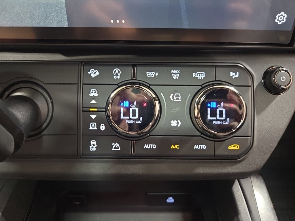 New 2026 Land Rover Defender 110 OCTA AWD/4WD image 16
