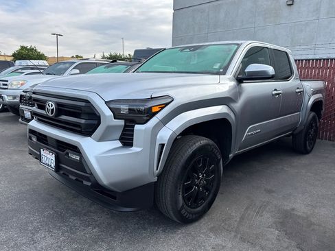 Used 2025 Toyota Tacoma SR5 image 7