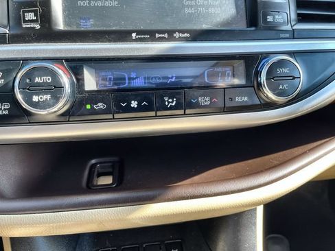 Used 2018 Toyota Highlander Limited Platinum AWD/4WD image 18