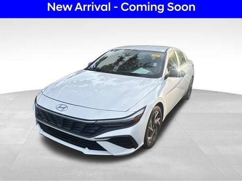 Certified 2025 Hyundai Elantra Sport FWD image 2