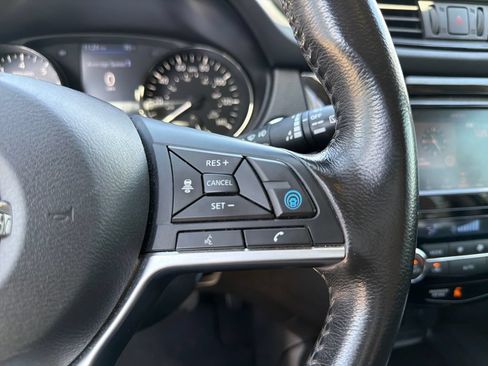 Used 2019 Nissan Rogue SV w/ Premium Package FWD image 37
