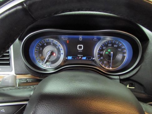 Used 2018 Chrysler 300 C w/ Sun, Sound & Nav Package image 17