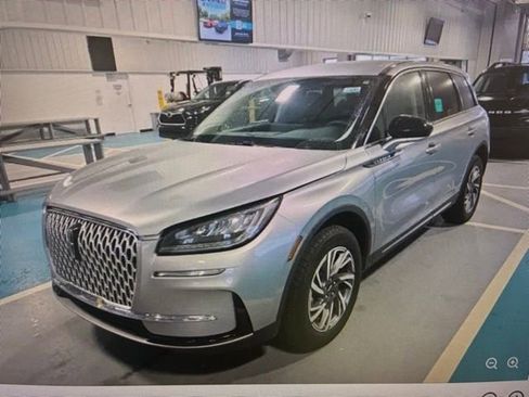 Used 2024 Lincoln Corsair AWD image 2