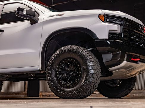 Used 2022 Chevrolet Silverado 1500 ZR2 w/ Technology Package image 13