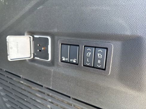 Used 2026 Chevrolet Tahoe Z71 w/ Comfort Package image 28