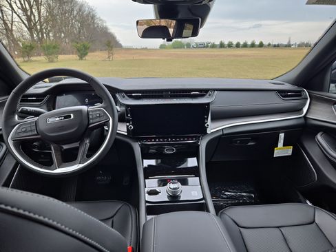New 2026 Jeep Grand Cherokee L Limited AWD/4WD image 15