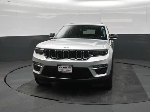 Used 2023 Jeep Grand Cherokee Limited w/ Trailer Tow Prep Group (B) AWD/4WD image 3