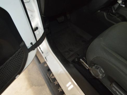 Used 2022 Jeep Gladiator Sport AWD/4WD image 35
