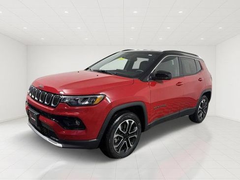 Used 2024 Jeep Compass Limited AWD/4WD image 2