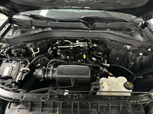 Used 2022 Ford Explorer XLT image 19
