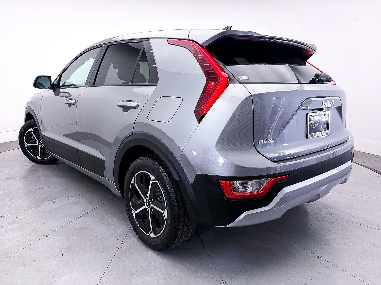 Used 2023 Kia Niro LX FWD image 2