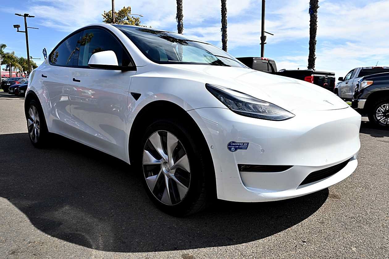 Used 2021 Tesla Model Y Long Range AWD/4WD image 3